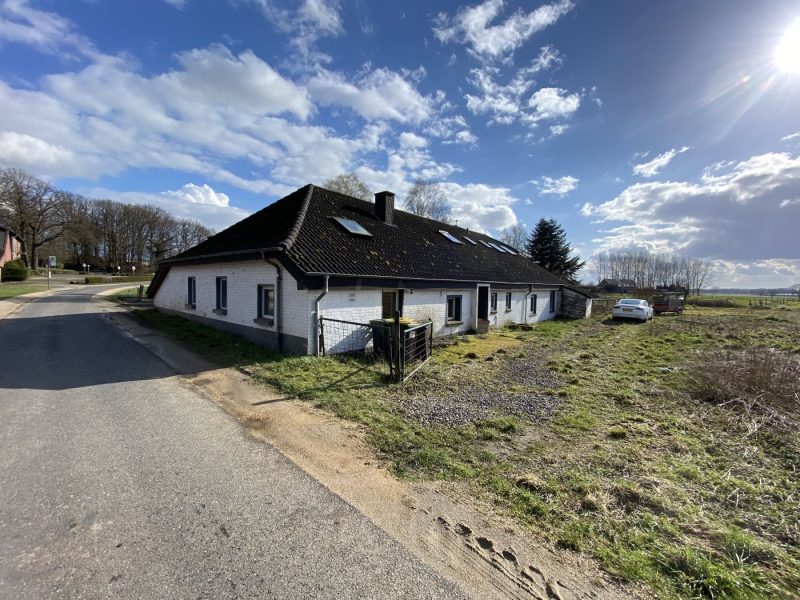 Sanierungsbedürftiges Wohnhaus mit großem Grundstück nahe der niederländischen Grenze., 47638 Straelen, Bauernhaus