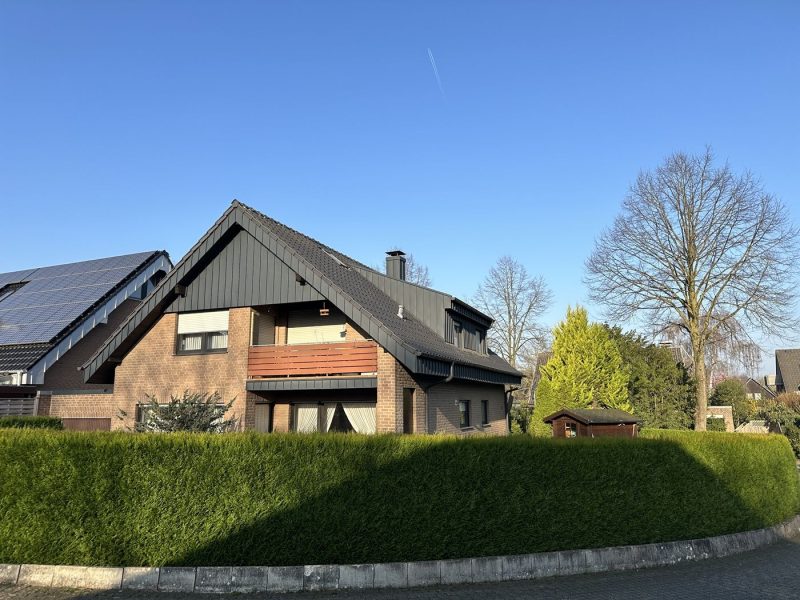 Freistehendes Zweifamilienhaus in schöner Wohnlage in Schwalmtal-Waldniel, 41366 Schwalmtal, Zweifamilienhaus