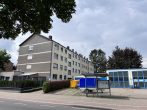 MG-Odenkirchen: Eigentumswohnung im 2. Obergeschoss, vermietet ohne Garage mit Gartennutzung - Ansicht  Bushaltestelle