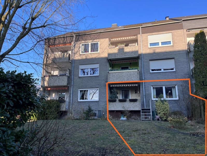 Gepflegte Wohnung im Hochparterre mit Balkon, Gartenanteil und Tiefgaragenstellplatz., 41068 Mönchengladbach, Etagenwohnung