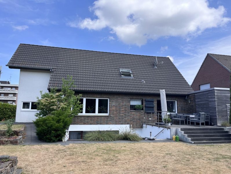 Freistehendes Wohnhaus im Zentrum von Waldniel., 41366 Schwalmtal, Einfamilienhaus